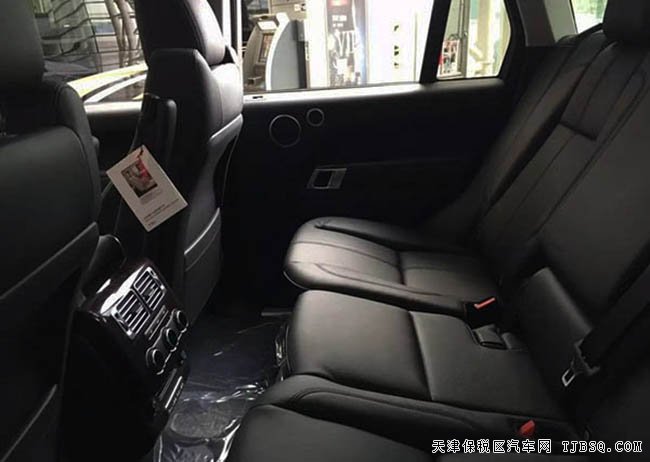 16款路虎攬勝3.0T行政版 天津港現(xiàn)車絢麗來襲
