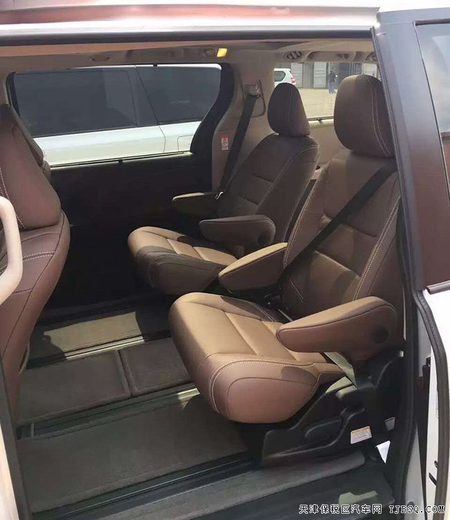 2016款豐田塞納3.5L商務車 天津港現(xiàn)車優(yōu)惠來襲