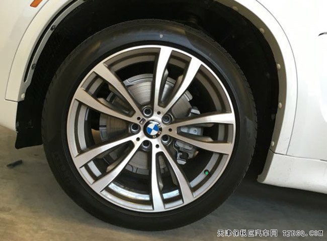 2016款寶馬X5M包版3.0T 經(jīng)典越野現(xiàn)車優(yōu)惠折扣