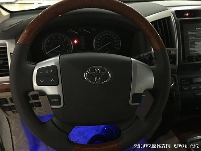 2015款豐田酷路澤4600中東版 8座/雙差速鎖現(xiàn)車81.8萬購