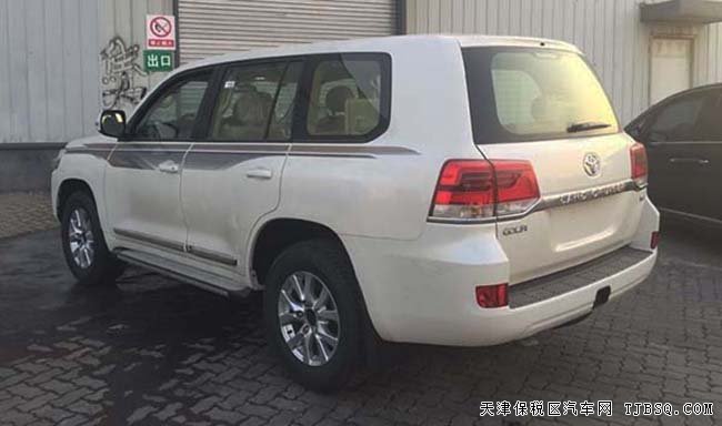 2016款豐田酷路澤4000中東版 天津港現(xiàn)車絢麗來襲