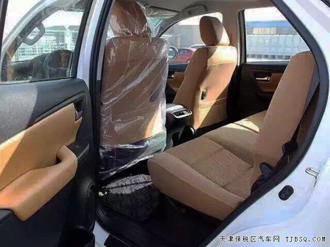2016款豐田穿越者2.7L中東版七座 6速/底掛備胎現(xiàn)車32萬(wàn)