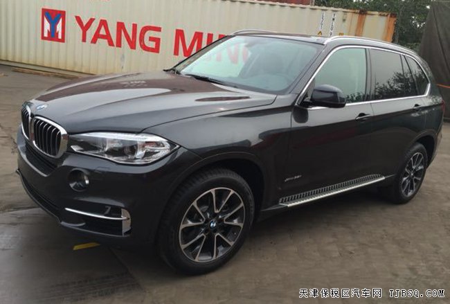 2016款寶馬X5經(jīng)典公路SUV 平行進口現(xiàn)車惠滿港口