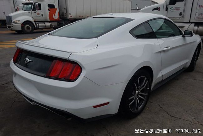 2017款福特野馬2.3T墨西哥版 P版跑車現(xiàn)車36萬鉅惠來襲