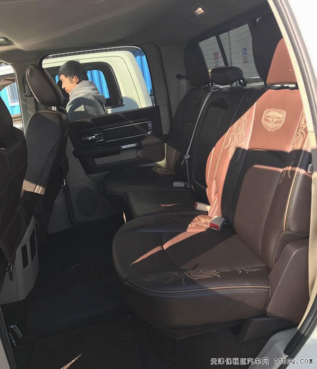 2017款道奇公羊5.7L限量版皮卡 天津港現(xiàn)車享折扣