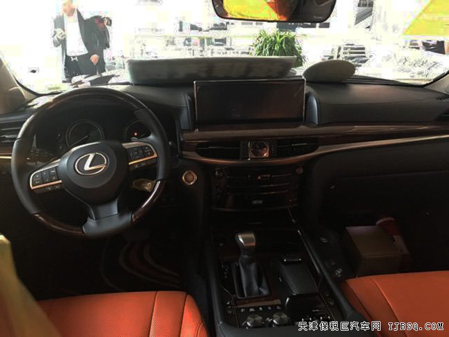 平行進(jìn)口車?yán)卓怂_斯LX570中東版 17款頂配現(xiàn)車159萬即購