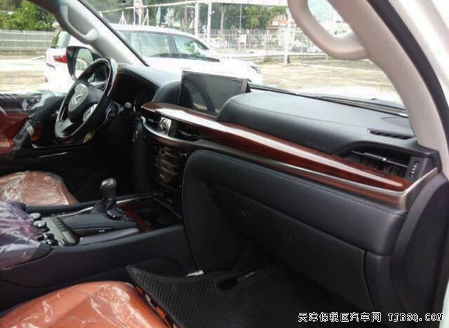 平行進(jìn)口車?yán)卓怂_斯LX570中東版頂配 2017款現(xiàn)車159萬起