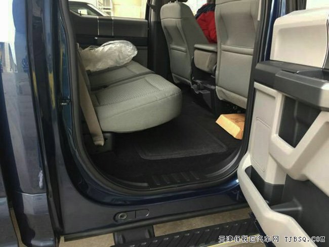 2016款福特F150美式皮卡 302A包/全景/20輪現(xiàn)車(chē)42萬(wàn)購(gòu)