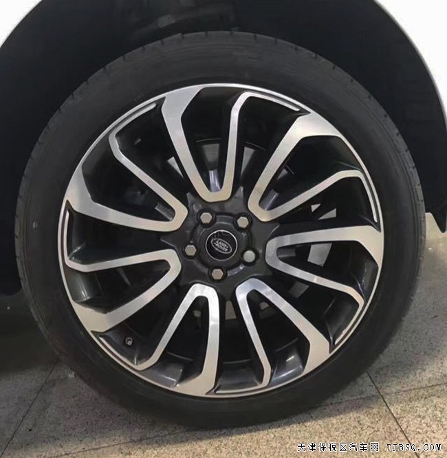 16款路虎攬勝5.0T創(chuàng)世加長(zhǎng)版 22輪/全景/四座現(xiàn)車(chē)229萬(wàn)