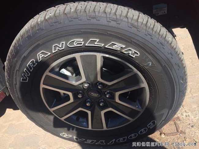 2017款福特F150皮卡加規(guī)版 302A包/雙天窗現(xiàn)車43.8萬起