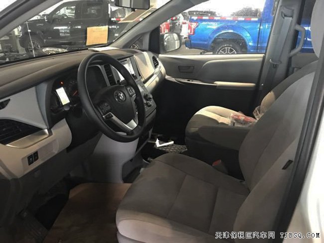 2017款豐田塞納3.5L兩驅版L型 天津港現(xiàn)車39萬震撼來襲