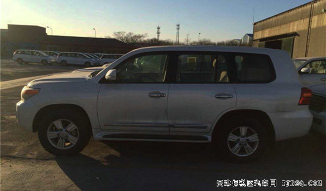 2017款豐田酷路澤4500中東版 天津港現(xiàn)車超值優(yōu)惠