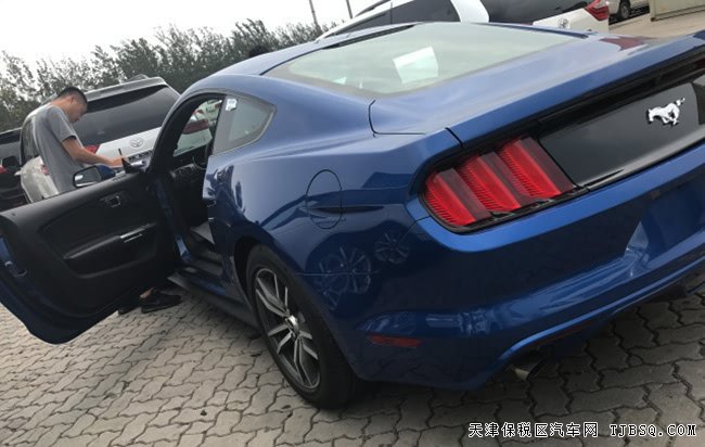 2017款福特野馬2.3T加規(guī)版跑車 平行進口車報價32萬熱賣