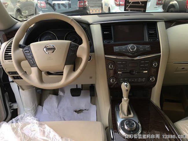 2017款日產(chǎn)尼桑途樂中東版SE 七座/天窗/18輪現(xiàn)車56.8萬