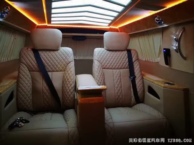 2017款凱迪拉克凱雷德6.2L加規(guī)版 奢華SUV現(xiàn)車(chē)143萬(wàn)巨獻(xiàn)
