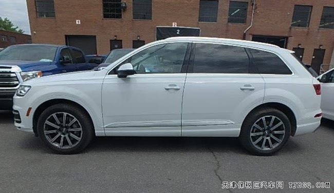2017款?yuàn)W迪Q7加規(guī)版七座 20輪/全景天窗/導(dǎo)航現(xiàn)車69.5萬(wàn)