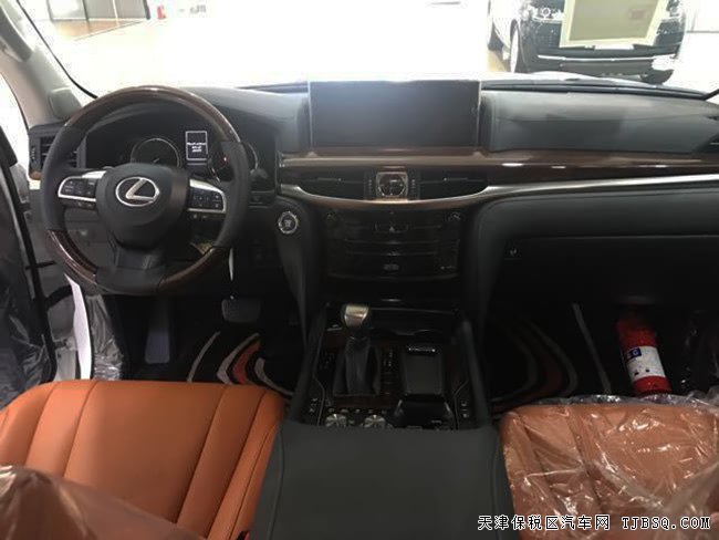 17款雷克薩斯LX570中東版頂配 21輪/8座/雷測(cè)現(xiàn)車(chē)158萬(wàn)