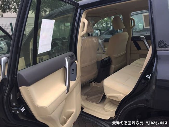 2017款豐田霸道2700中東版 后掛備胎/天窗現(xiàn)車38.3萬起