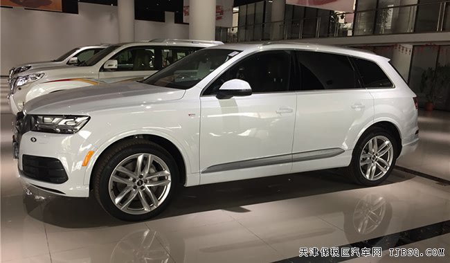 2017款?yuàn)W迪Q7加拿大版豪華SUV 平行進(jìn)口車(chē)震撼讓利