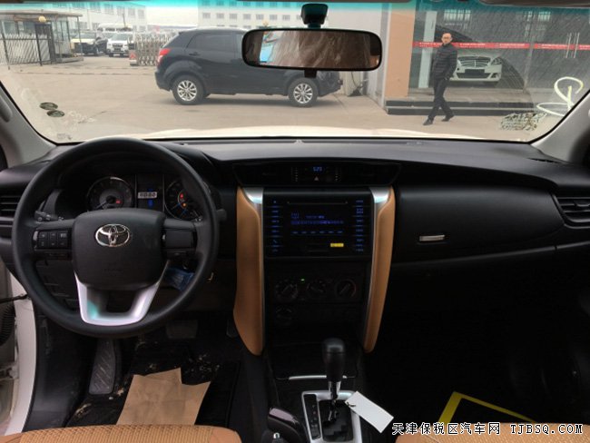 2017款豐田穿越者2700中東版 小霸道現(xiàn)車優(yōu)惠起航