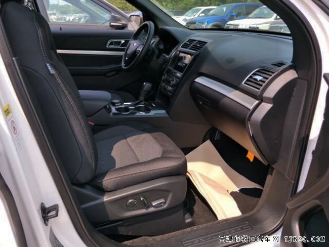 2017款福特探險(xiǎn)者2.3T加拿大版 7座現(xiàn)車優(yōu)惠呈現(xiàn)