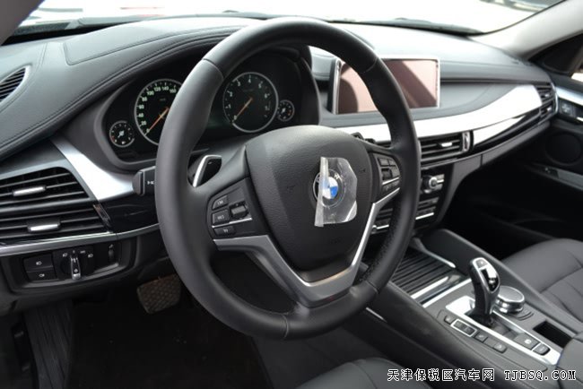 2017款寶馬X6墨西哥版 小天窗/19輪/液晶儀表現(xiàn)車71.5萬(wàn)
