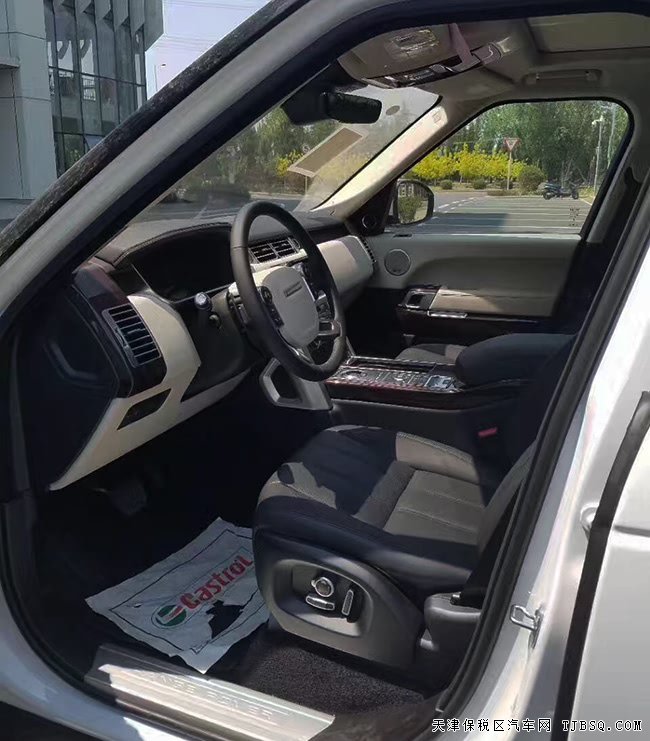 17款路虎攬勝3.0T行政柴油版 19輪/全景/電吸門現(xiàn)車115萬