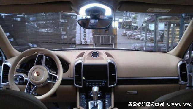 2017款保時捷卡宴汽油版3.6L 天津港現(xiàn)車樂享折扣