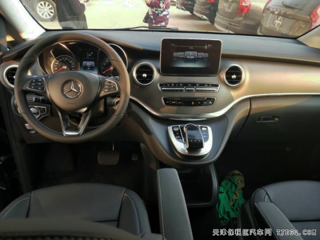 2018款奔馳V250墨西哥版 七座/18輪/全景天窗現(xiàn)車69.5萬(wàn)