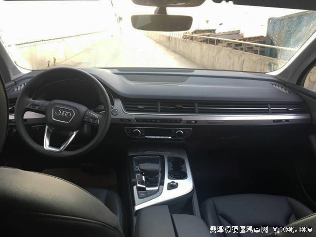 2017款?yuàn)W迪Q7加規(guī)版 全尺寸7座SUV現(xiàn)車魅力來襲