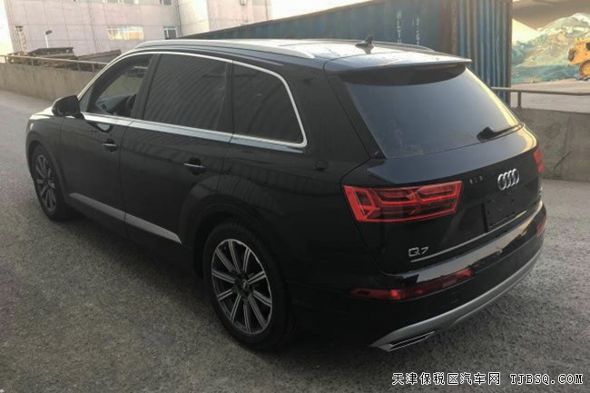 2017款?yuàn)W迪Q7加規(guī)版 全尺寸7座SUV現(xiàn)車魅力來襲