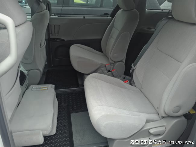 2017款豐田塞納3.5L兩驅(qū)版 17輪/八座/電動(dòng)門現(xiàn)車43.5萬(wàn)