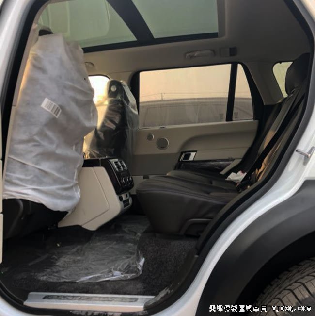 2017款路虎攬勝3.0T柴油加長(zhǎng)版 全景天窗/20輪現(xiàn)車134萬(wàn)