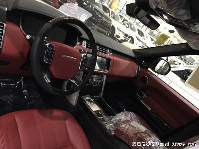 17款路虎攬勝3.0T柴油創(chuàng)世加長(zhǎng)版 天津港現(xiàn)車(chē)157萬(wàn)尊享