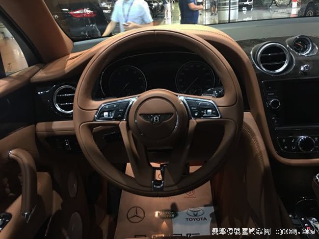 2017款賓利添越6.0T汽油歐規(guī)版 22輪/全景天窗現(xiàn)車406萬