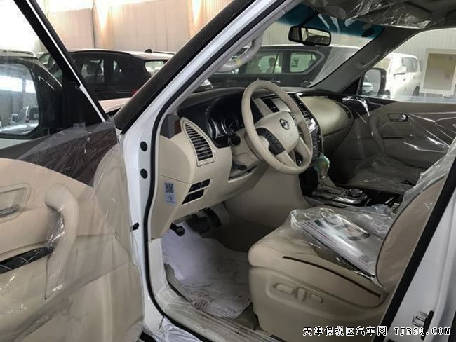 17款日產(chǎn)途樂Y62中東版 天窗/18輪/后差速鎖現(xiàn)車55.5萬