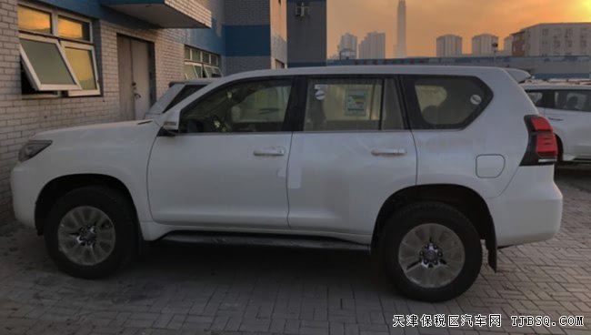 2018款豐田普拉多2700中東版 9氣囊/18輪/天窗現(xiàn)車(chē)50萬(wàn)
