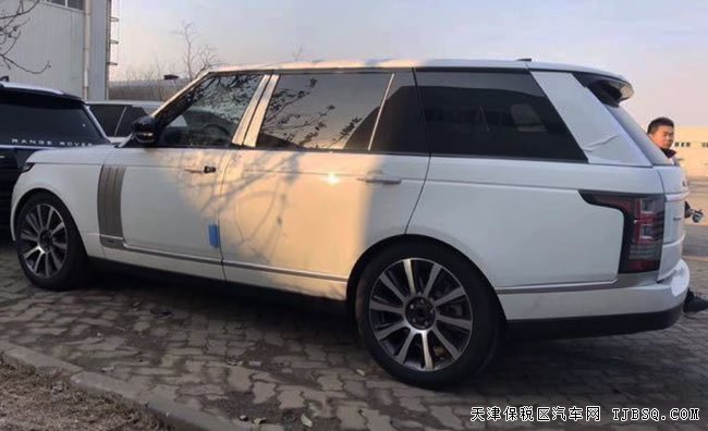17款路虎攬勝3.0T柴油創(chuàng)世加長版 21輪/創(chuàng)世包現(xiàn)車152萬