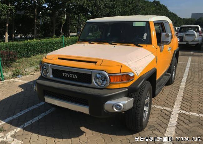 2017款豐田FJ酷路澤4.0L中東版 復(fù)古越野極致熱賣