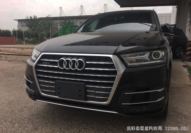 2018款奧迪Q7加規(guī)版3.0T 七座SUV現(xiàn)車震撼呈現(xiàn)