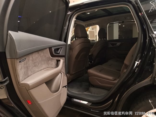 2018款奧迪Q7加規(guī)版全尺寸越野 7座現(xiàn)車尊享經典