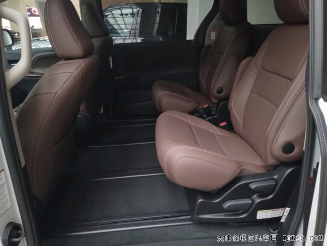 2017款豐田塞納3.5L四驅(qū)頂配版 18輪/雙天窗現(xiàn)車57萬起