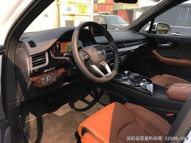 2017款?yuàn)W迪Q7歐規(guī)版2.0T 全景天窗/18輪/五座現(xiàn)車(chē)57萬(wàn)購(gòu)