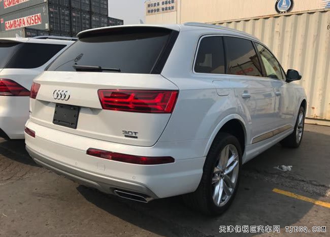 2017款?yuàn)W迪Q7歐規(guī)版2.0T 全景天窗/18輪/五座現(xiàn)車(chē)57萬(wàn)購(gòu)