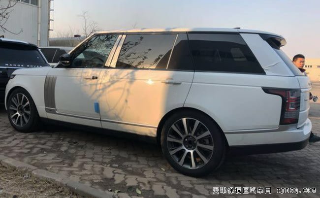 17款路虎攬勝3.0T柴油創(chuàng)世加長版 21輪/創(chuàng)世包現(xiàn)車141萬