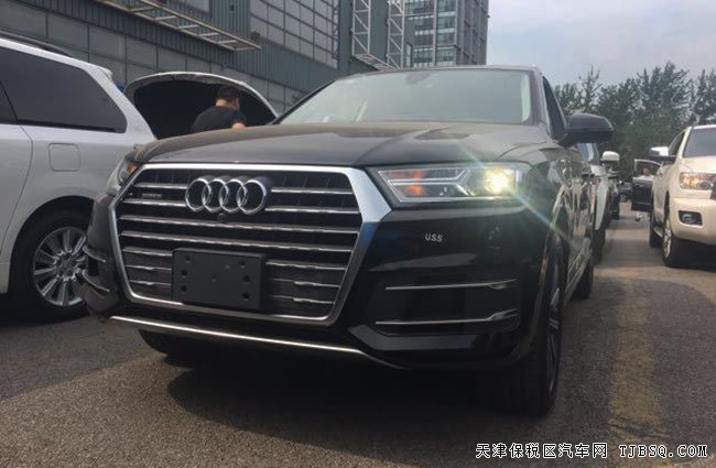 2018款?yuàn)W迪Q7加規(guī)版3.0T 經(jīng)典七座SUV現(xiàn)車(chē)震撼呈現(xiàn)