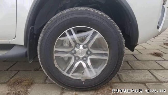 2018款豐田穿越者2700中東版 三氣囊/17輪/7座現(xiàn)車30萬(wàn)