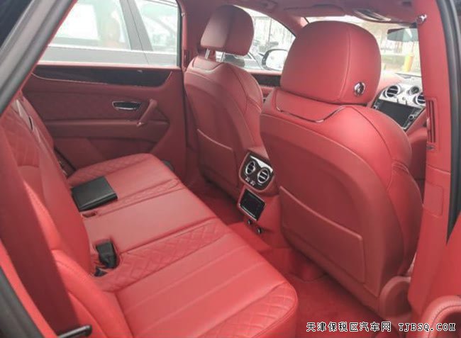 18款賓利添越4.0T柴油歐規(guī)版 22輪/全景/抬顯現(xiàn)車263萬