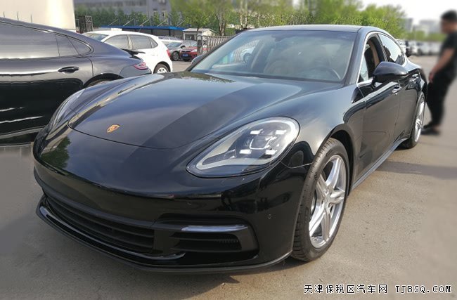 18款保時(shí)捷Panamera 4S加規(guī)版 20輪/全景/4區(qū)現(xiàn)車138萬