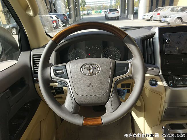 18款豐田蘭德酷路澤4.0L中東版 天津港現(xiàn)車優(yōu)享